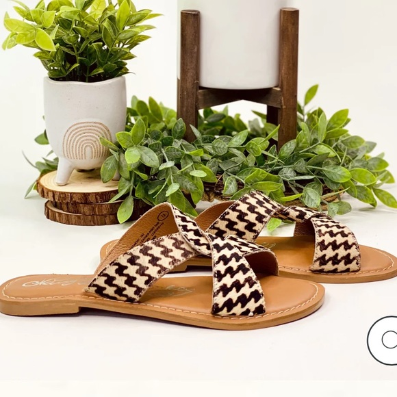 NWOB Naughty Monkey Conga Sandal Cream/Black - Picture 6 of 8